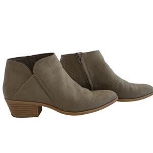 Dolce Vita 9.5 bootie Ankle boot neutral DV8 Taupe Olive Distressed heeled Boho